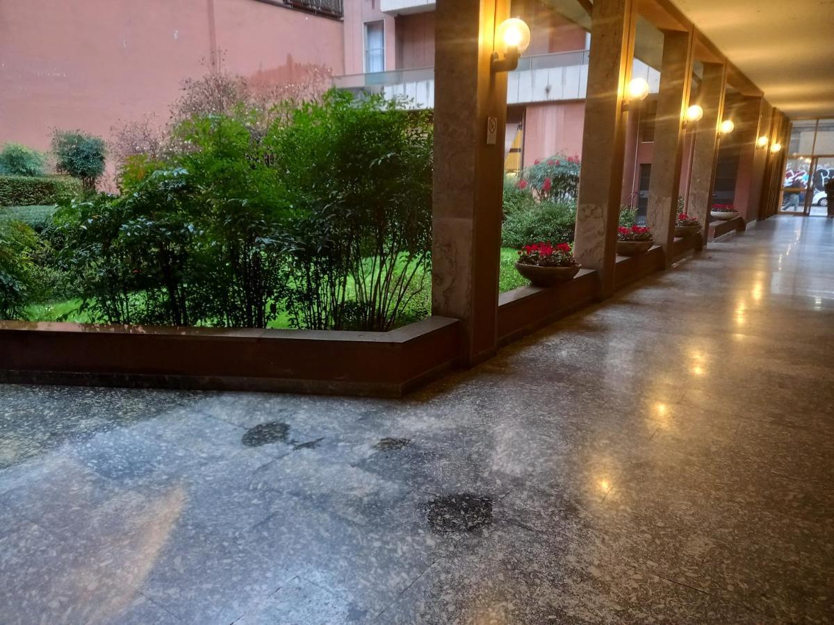 The Boheme Vintage Junior Suite ---- Cozy & Quiet & Comfortable With Private Bathroom & Fully Equipped Kitchenette & Cozy Balcony - Lift To 4Th Floor - Metro' Verde -Green Subway Porta Genova Μιλάνο Εξωτερικό φωτογραφία